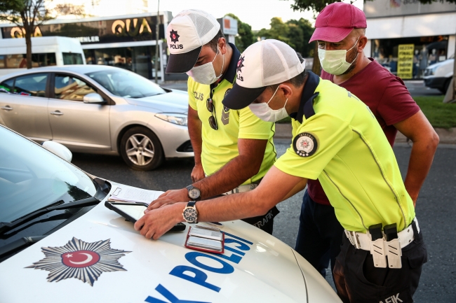 İstanbul'da koronavirüs denetimi: Fazla yolcu taşıyan şoföre ceza
